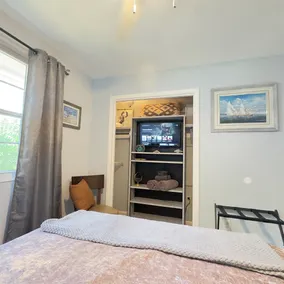 Private home @ Pristine neighborhood - Image 3
