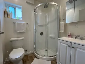Mid-City West GuestRoom - Image 5