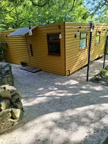 The Swallow's Return LogCabin, Carlingford, A91D954 - Image 2