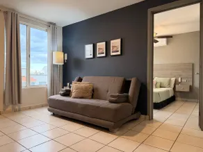 Private Condo - A/C - We Invoice - Image 4