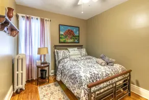 The Paradise House steps from the Heart of Hertel - Image 4