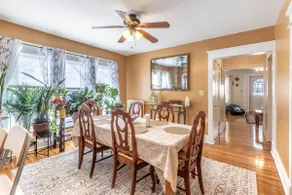 The Paradise House steps from the Heart of Hertel - Image 3