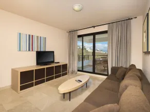 2 bedroom apartment with side sea view - Image 3