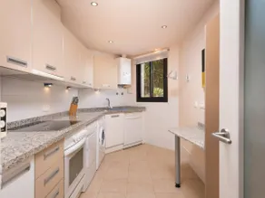 2 bedroom apartment with side sea view - Image 4