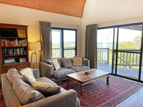 Serendeva: 5 acres, valley views, dogs welcome - Image 3