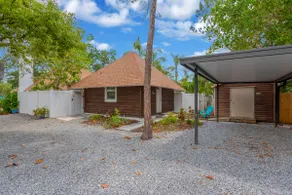 Cottage on Pinellas Bike Trail - Image 2