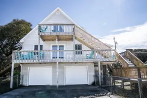 Walk to beach and sound, Pet Friendly Beach House - Image 2