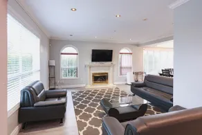 Spacious 4BR Home Near Downtown and Airport - Image 2