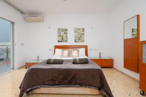 Villa Sunset | 5 Bedrooms | Car Not Required - Image 3