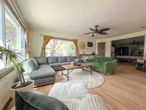 A Large Rustic Farmhouse In Bay View, Wisconsin - Image 4