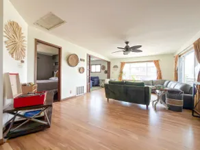 A Large Rustic Farmhouse In Bay View, Wisconsin - Image 3