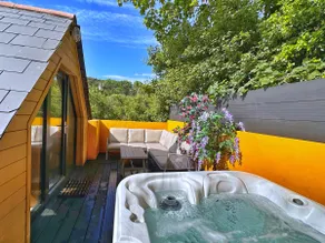 Chy Glynn. Luxury lodge with hot tub and views. - Image 4
