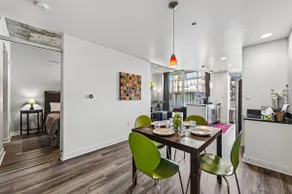 Spire Loft/Washer/Dryer/Free Parking/Pool/Gym - Image 4