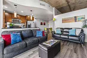 Spire Loft/Washer/Dryer/Free Parking/Pool/Gym - Image 2