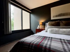 Cozy VT Getaway, Heated Pool, 3mi Stowe Mtn, WiFi - Image 4
