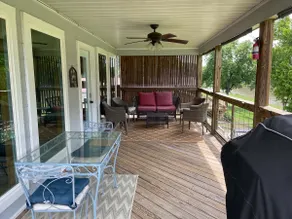 The Upper Deck ~ Su RiverView Drive - Image 2