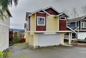 The Fun House - Our yellow home on a hill - Image 4