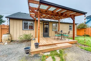 Remodeled, dog-friendly Willamette Valley home wit - Image 2