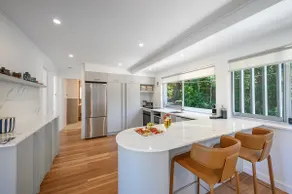 Noosa Escape 2BR Ocean Views, Walk to Beach - Image 3