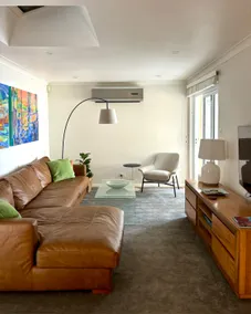 Beautifully Refurbished Garden Villa - Image 2