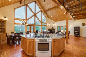 Custom Lodge Near Leavenworth w/ Game Room - Image 3