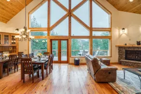 Custom Lodge Near Leavenworth w/ Game Room - Image 2