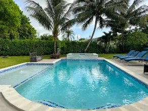 TRANQUIL PALM BEACH 5BR/4BA HOME - PRIVATE POOL - HOT TUB - HOME THEATER - Image 2