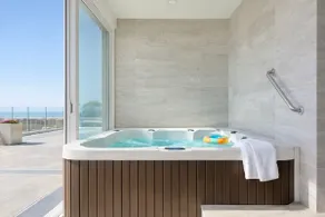 Panoramic Oceanfront Resort Style Condo - Image 5