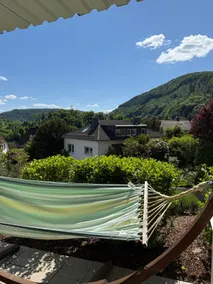 Vista de tres castillos en un apartamento de lujo con terraza cubierta y vista al castillo - Image 2