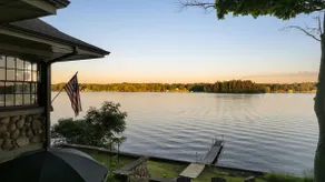 1930’s All Sports Lakefront Cottage•Dock•Hot Tub - Image 5