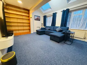 4 Double bed detached home with garden & parking - Image 5