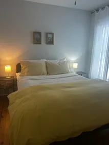 Bright airy 2 bedroom apartment - Yellow Door - Image 5