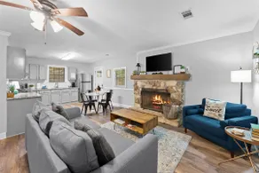 Cabin with Hot Tub, Fire Pit, Dog Park - Image 4