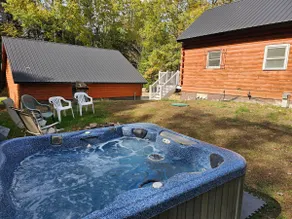 Lazy Moose Log Cabin w/ hot tub, fireplace & lake - Image 2