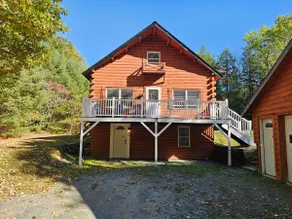 Lazy Moose Log Cabin w/ hot tub, fireplace & lake - Image 3