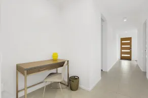Hea - Warm Bright Large Home Workspace Secure Yard - Image 3