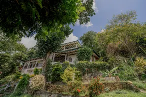 3 Bedrooms Luxury Bungalow in Kandy | Lake View - Image 2