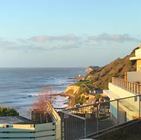 Luxury period flat with sea views and parking - Image 2