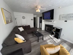 Comfy 2 Bedroom 2.5 bath Downtown Fayetteville - Image 3