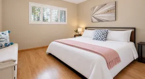 Cozy Hygge Home Centrally Located 2 King Beds - Image 3