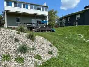 Scenic, Comfy Riverfront Haven-3Bdrm - Image 2