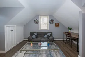 Bright & Renovated 1BDR Apt Mins to NYC - Image 3