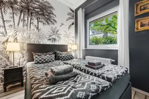5 Elegant Art Deco Style, Quiet Location - Image 2