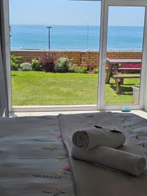 Bayview Seafront Apartment - Image 3