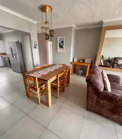 Bayview Seafront Apartment - Image 4
