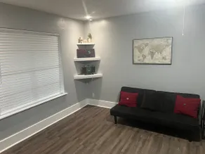 3 bedroom 2 bath private home in Quiet nice Neighborhood - Image 2