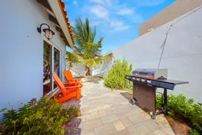 Charming & Private - 1BR/1BA - 3 min Palm Beach - Image 3