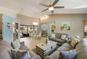 Quiet waterfront home with pool, dock and bicycles - Image 4