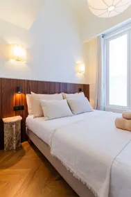 Belleville Townhouse · Sleeps 9 · 2 min Metro - Image 4