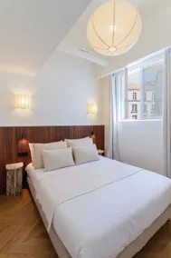 Belleville Townhouse · Sleeps 9 · 2 min Metro - Image 3